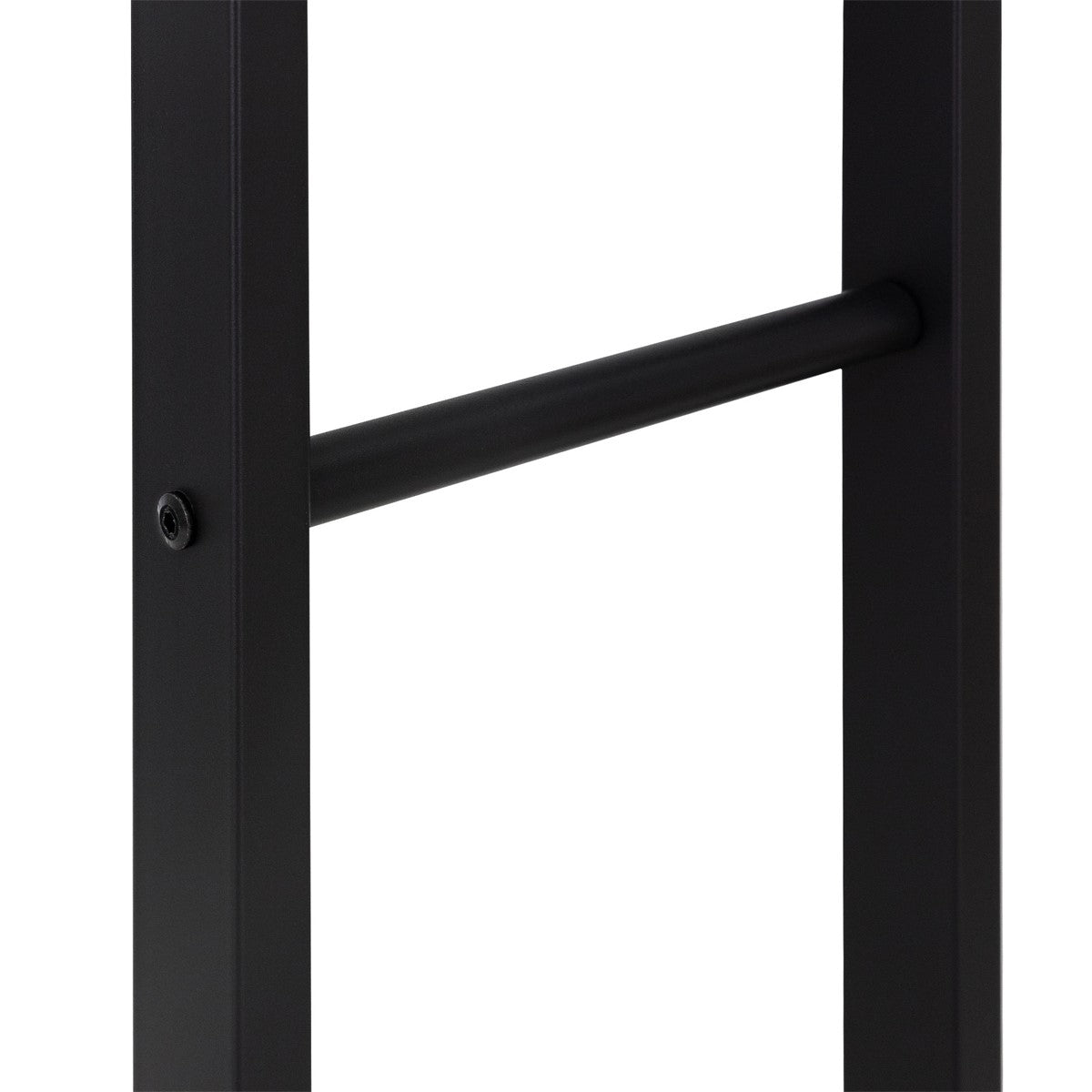 Detailaufnahme eines schwarzen Metallgestells mit einem horizontalen Griff.