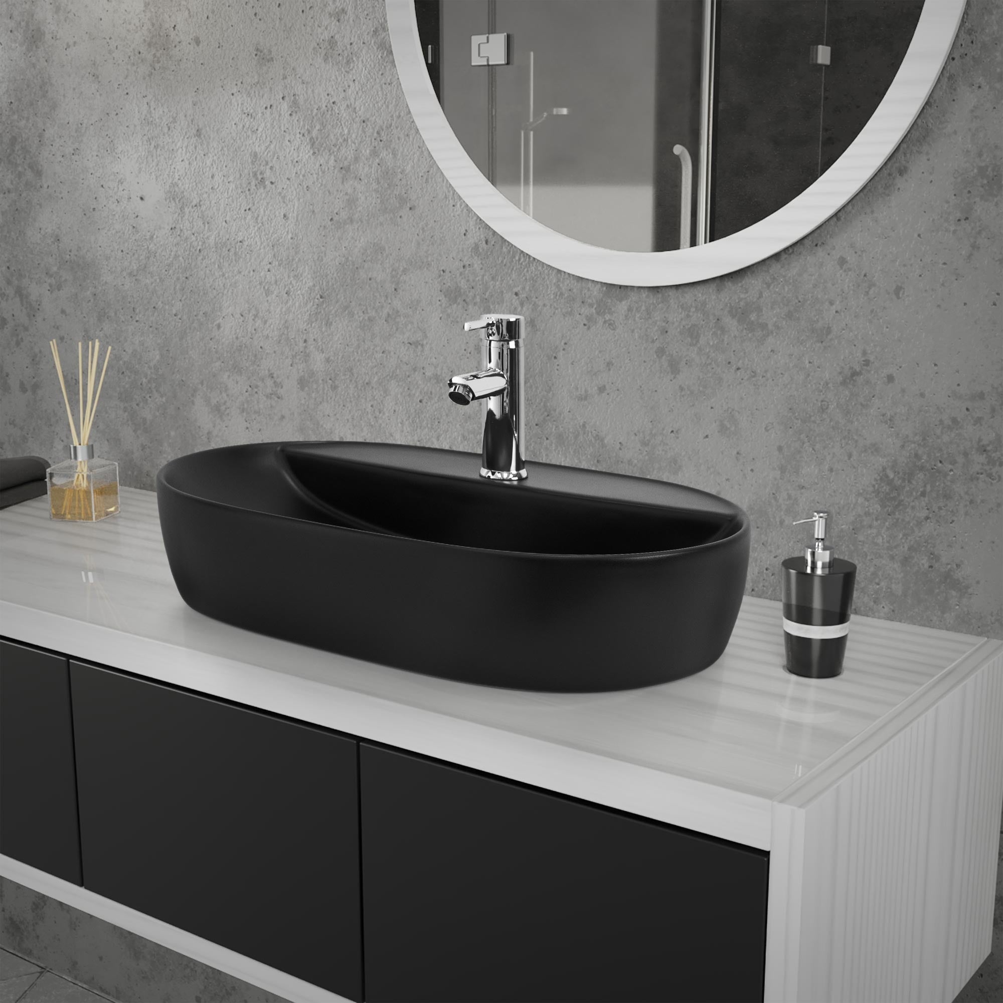 Gros plan d'un évier noir sur un meuble de salle de bain moderne.