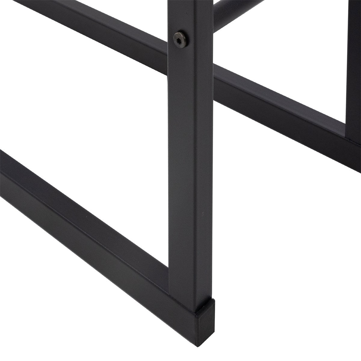 Detailaufnahme eines schwarzen Metallgestells, mit Schraube an einer Verbindung.