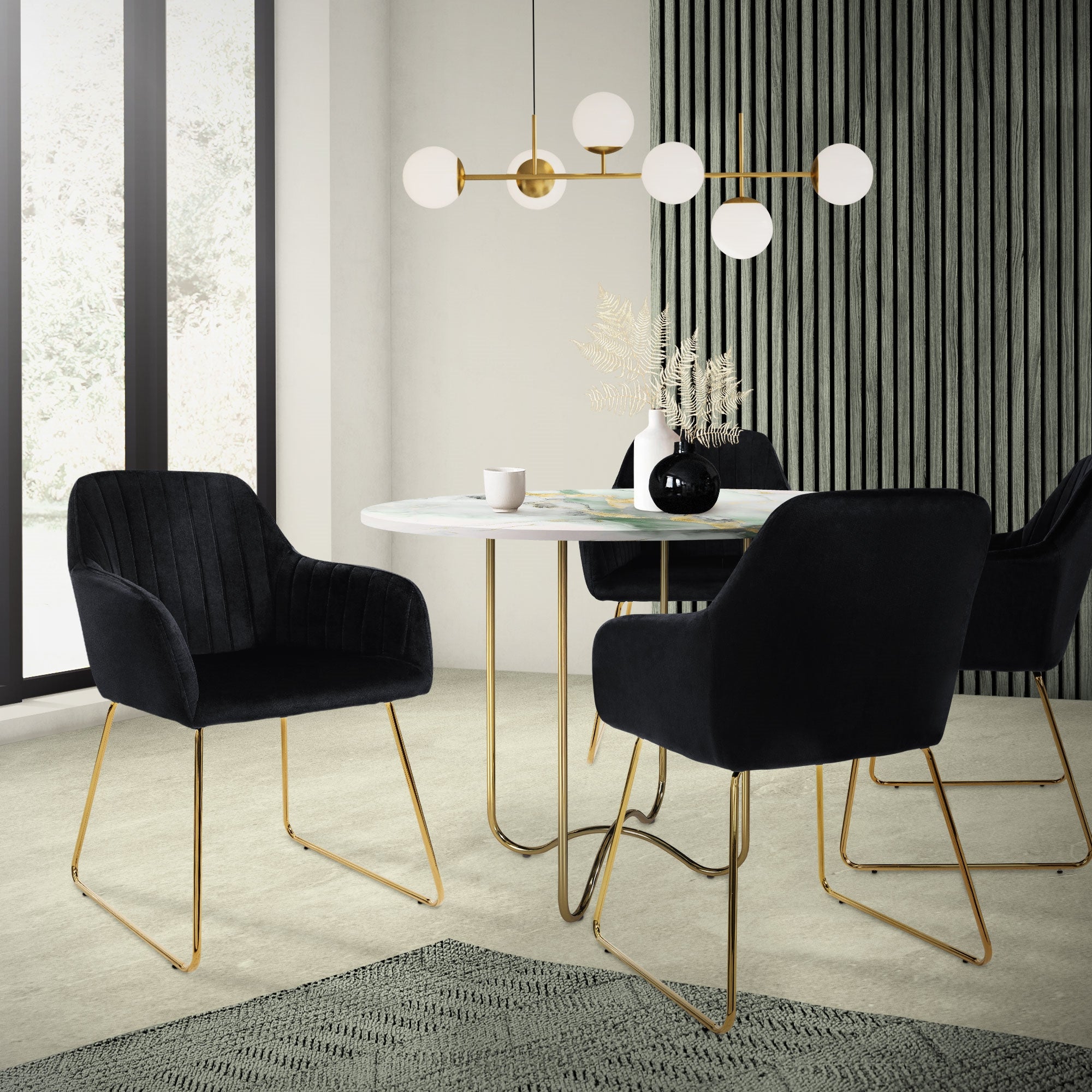 Ein moderner Essbereich mit einem runden Tisch und vier schwarzen Stühlen.