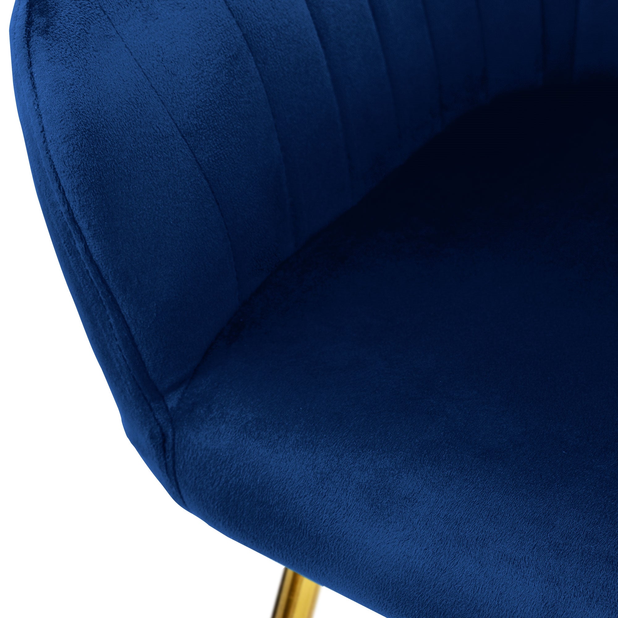 Detailaufnahme eines blauen Stuhls mit goldenen Beinen.