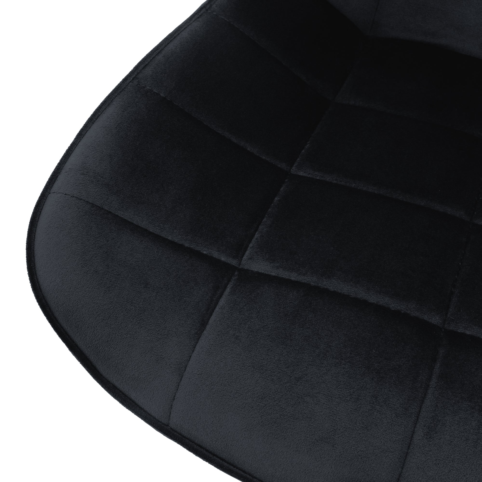 Nahaufnahme der schwarzen Polsterung eines Stuhls mit gestepptem Design.