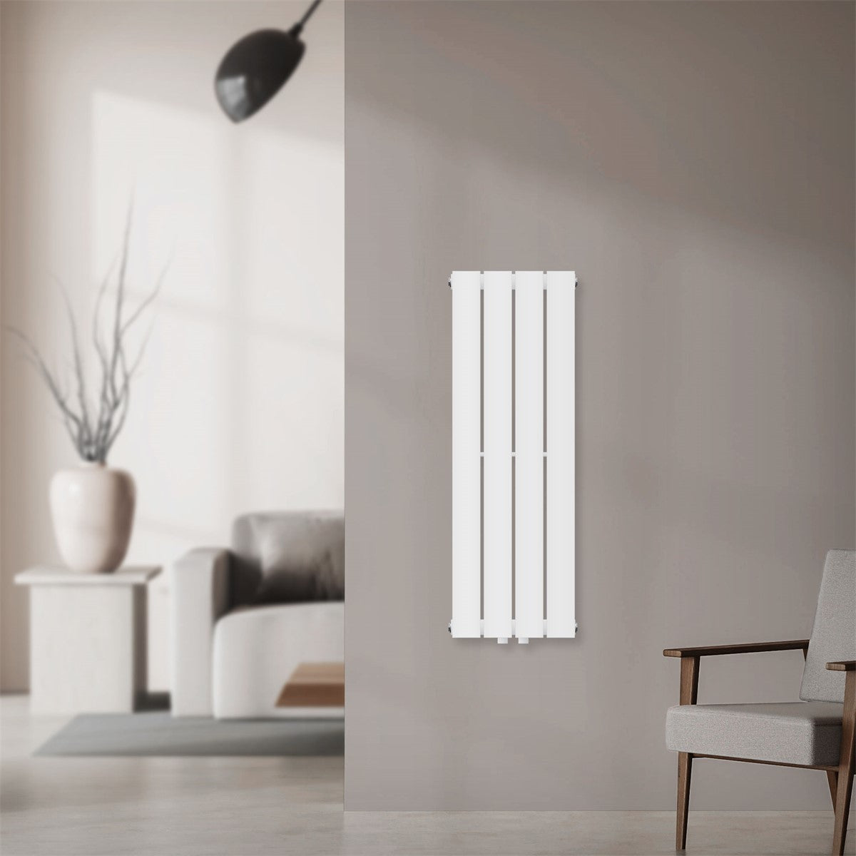 Hvidt varmepanel i et minimalistisk rum.