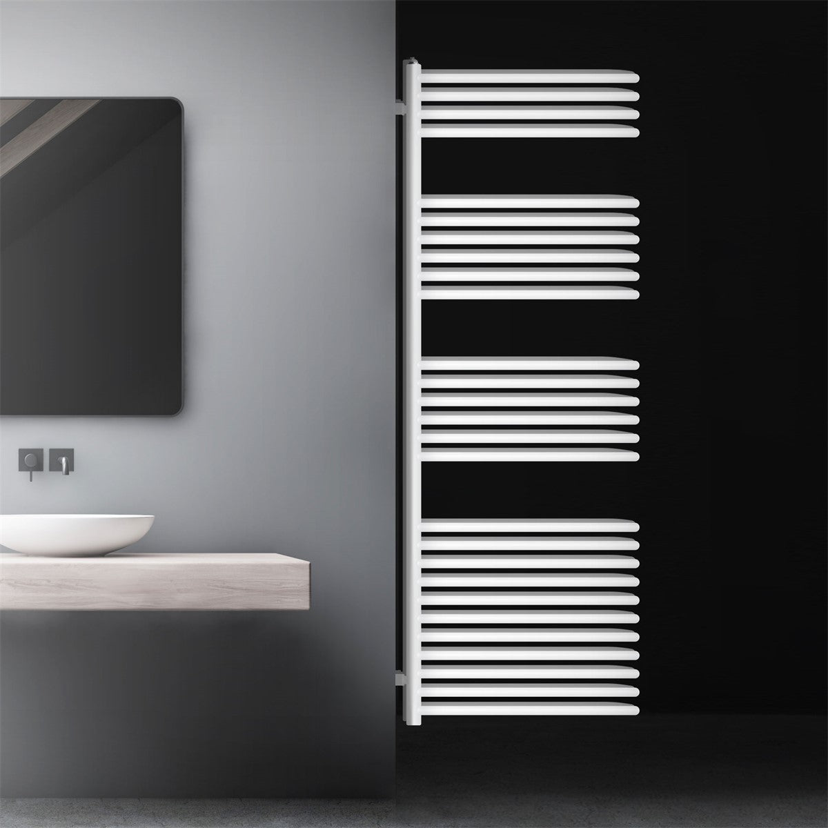 Weißer Heizkörper mit mehreren horizontalen Röhren in einem Badezimmer.