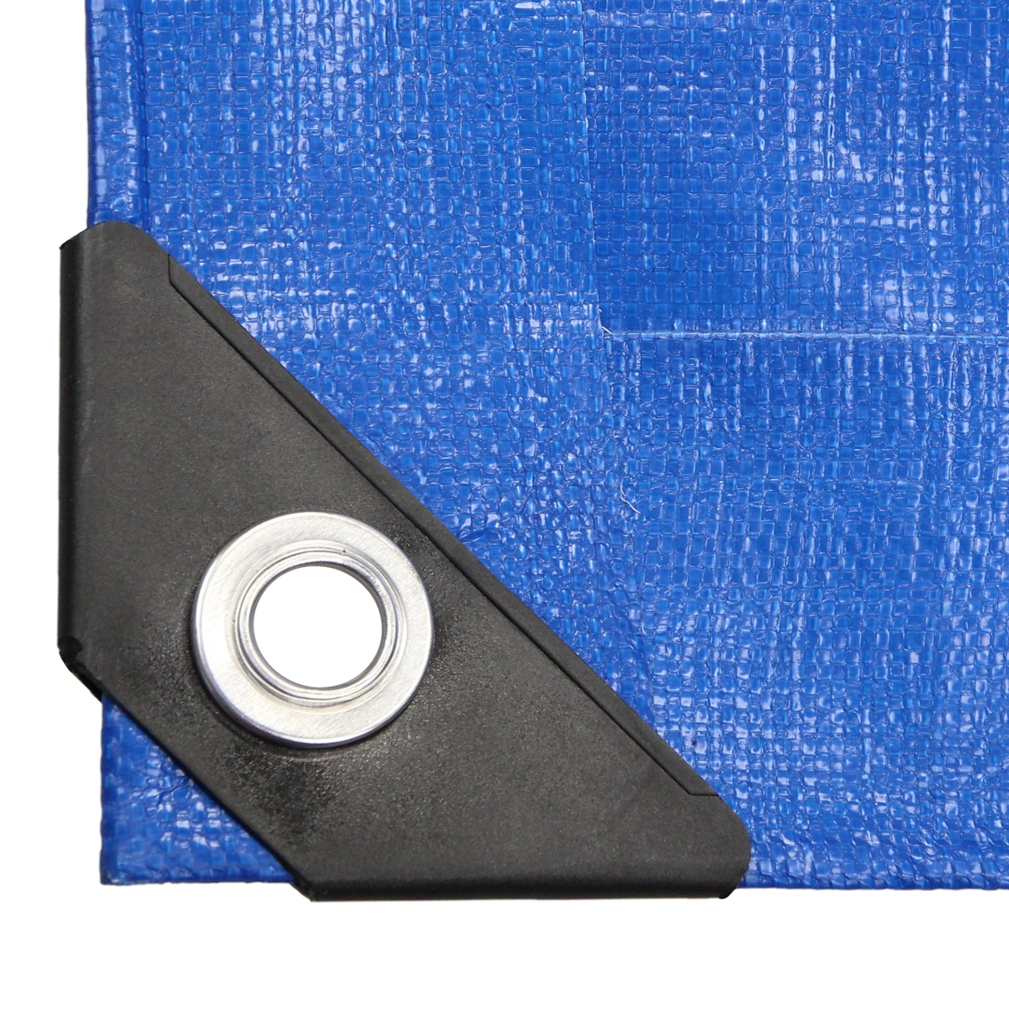 Detailaufnahme einer blauen Plane mit schwarzem Rand und Öse.