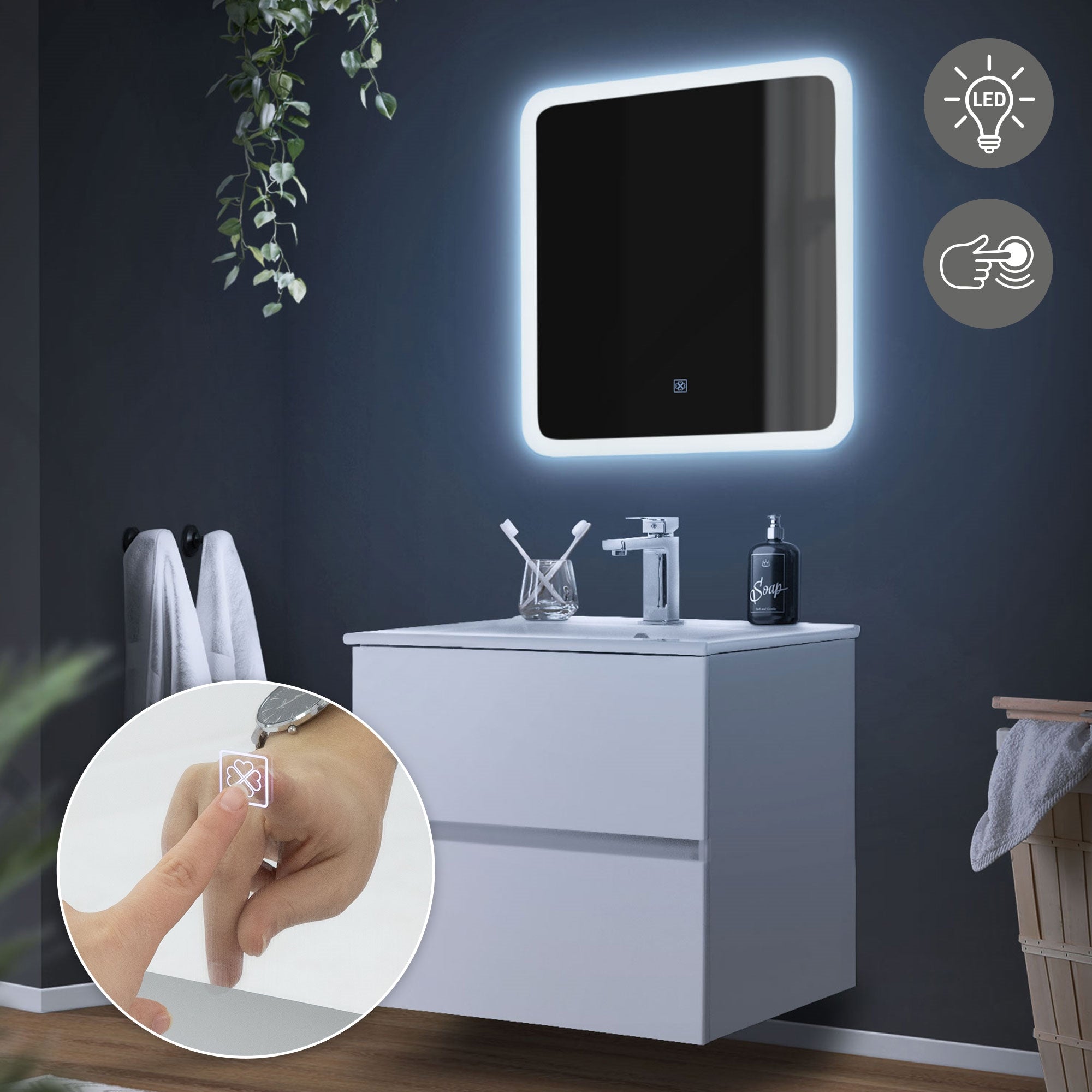 Spiegel mit LED-Beleuchtung über einem Waschbecken in einem modernen Badezimmer.