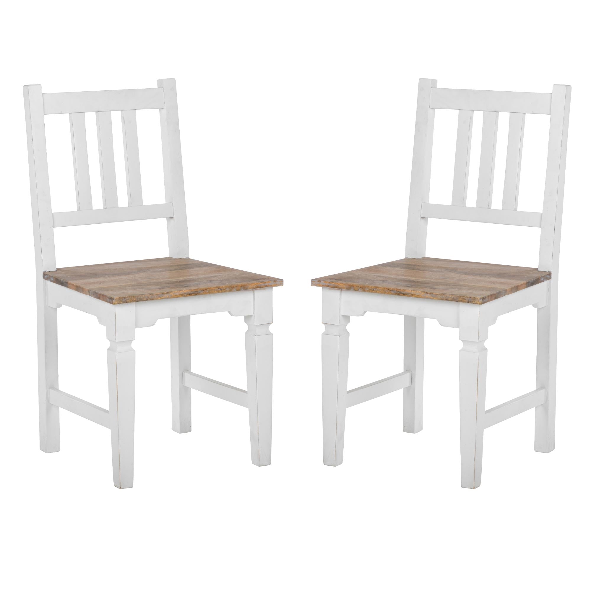Dos sillas blancas con asiento de madera, en diseño clásico.