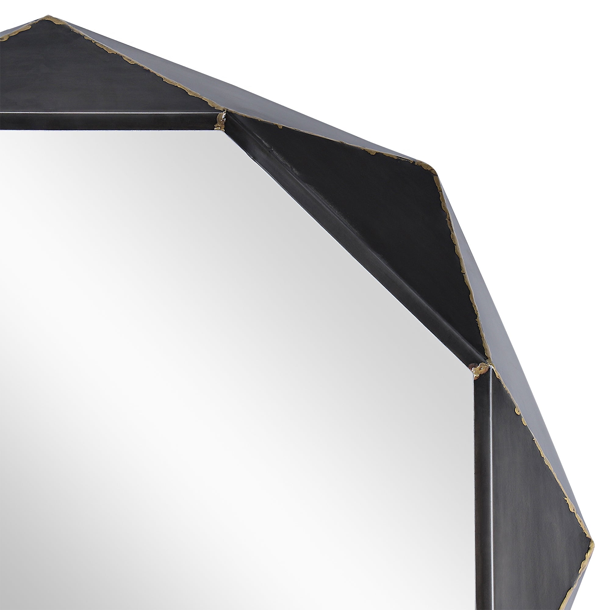 Hranaté černé zrcadlo s geometrickým designem.