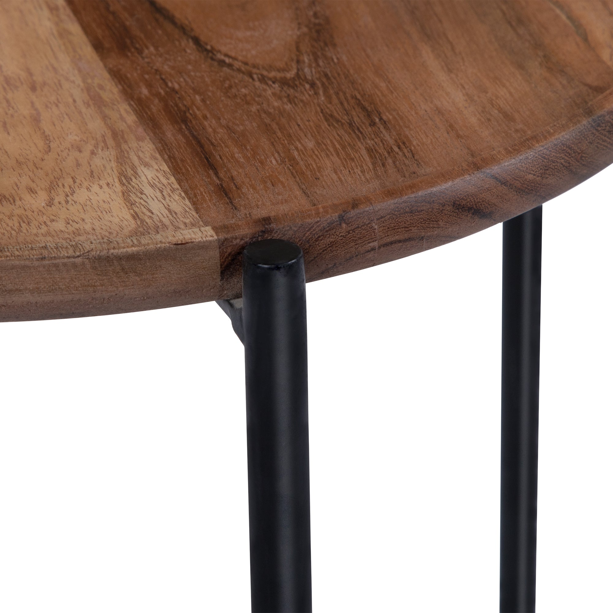 Detailaufnahme eines runden Holztisches mit schwarzem Metallgestell.